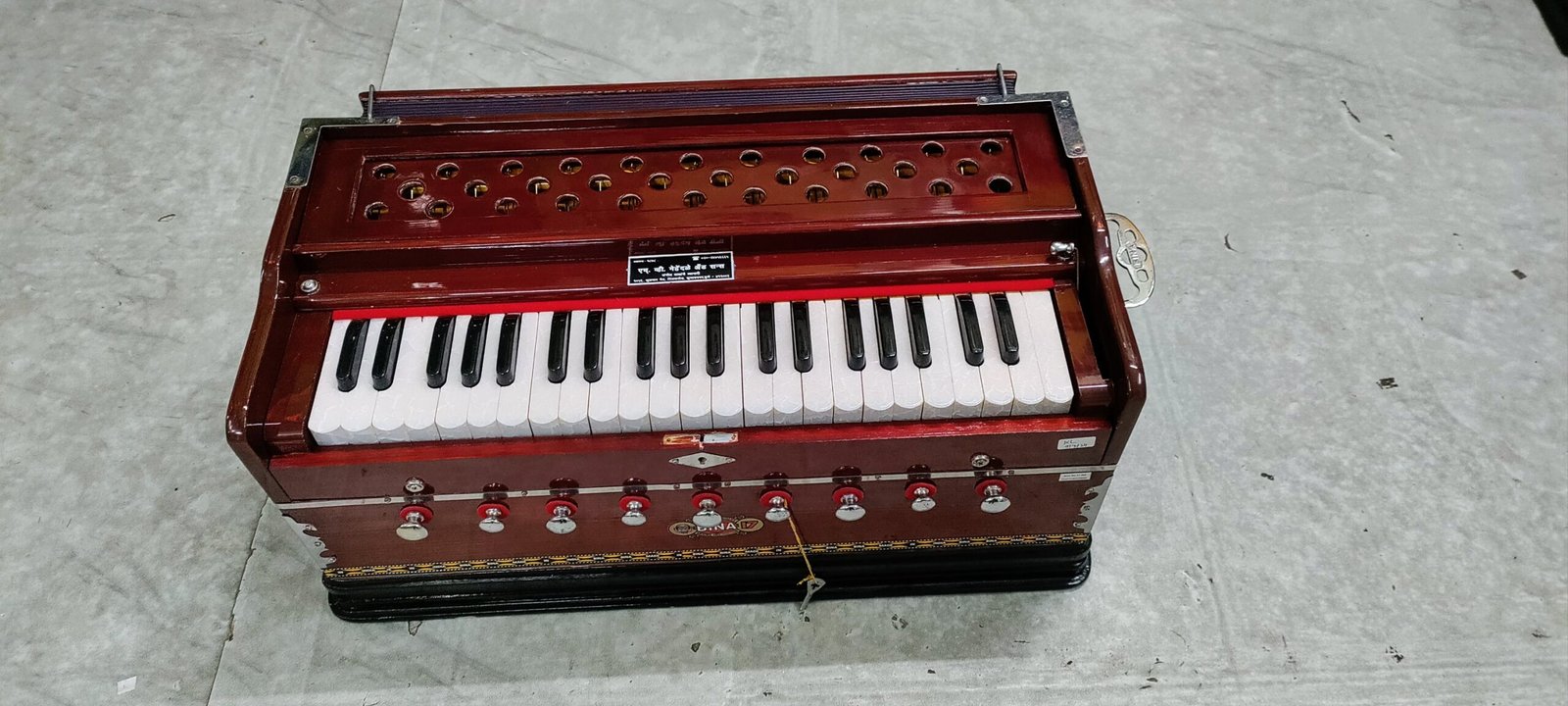 Harmonium 3. 1/2  Octave