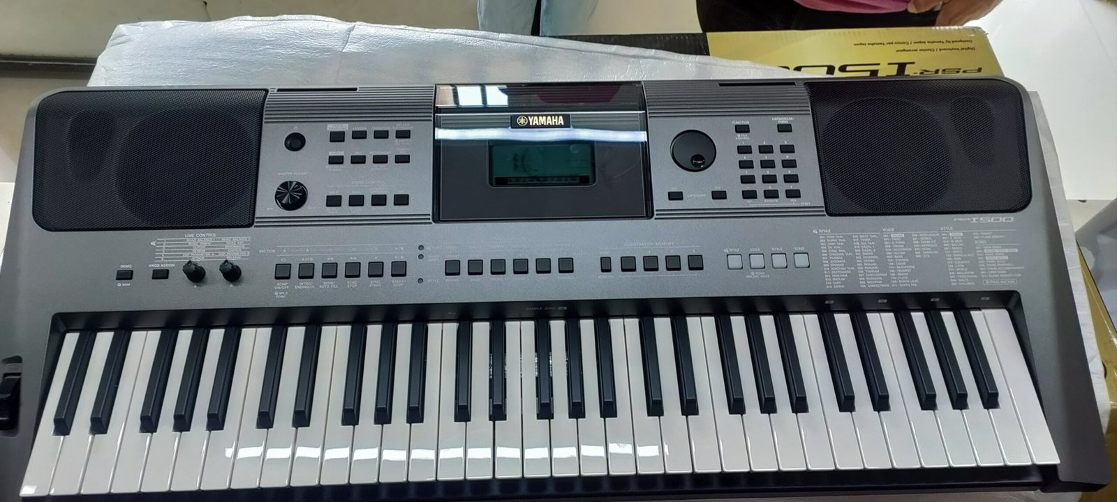 YAMAHA PSR I500